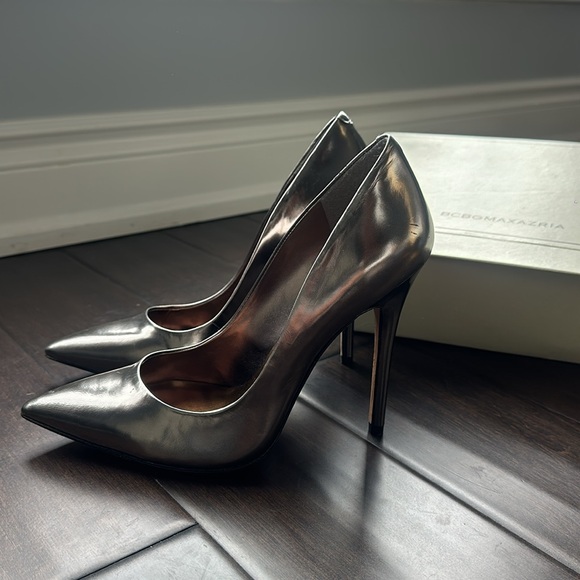 The perfect prom heels! New BCBG heels 38.5 - Picture 2 of 3